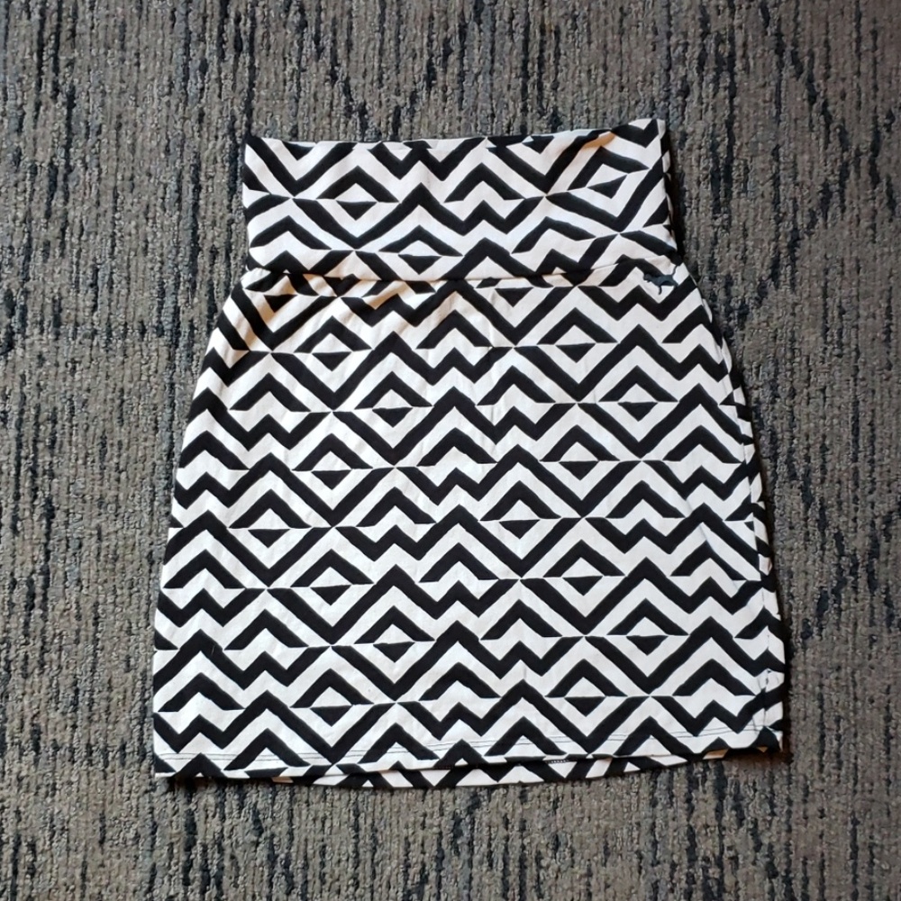 PINK black and white skirt